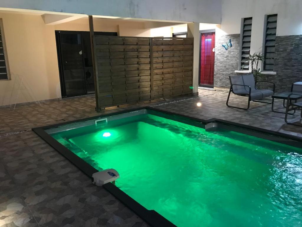 Ferienwohnung Le Flamboyant Avec Piscine Chauffee 30° Et Jacuzzi Saint-André Exterior foto